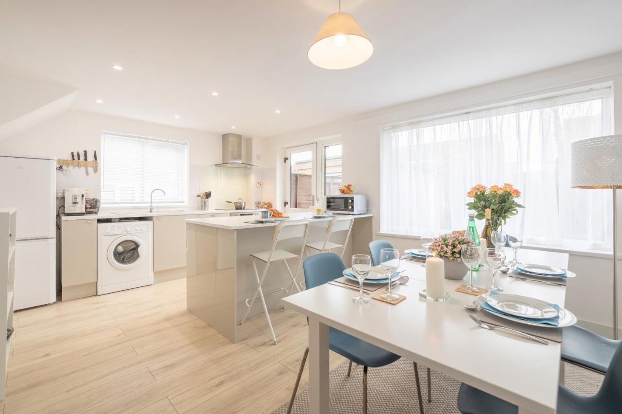 Elegant Home Mod Kitchen, Fast Wi-Fi, Free Parking Carrickfergus Exterior photo