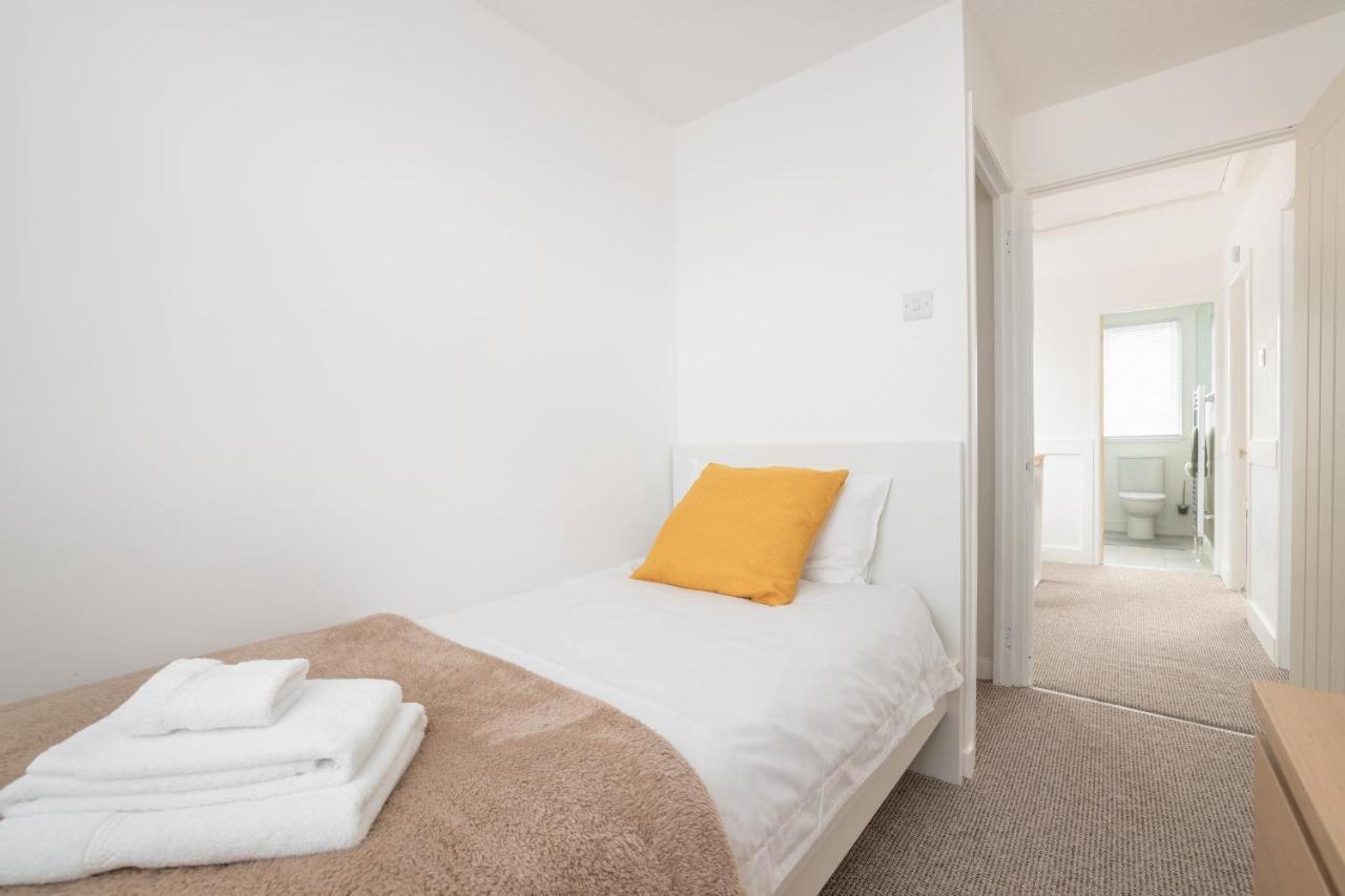 Elegant Home Mod Kitchen, Fast Wi-Fi, Free Parking Carrickfergus Exterior photo