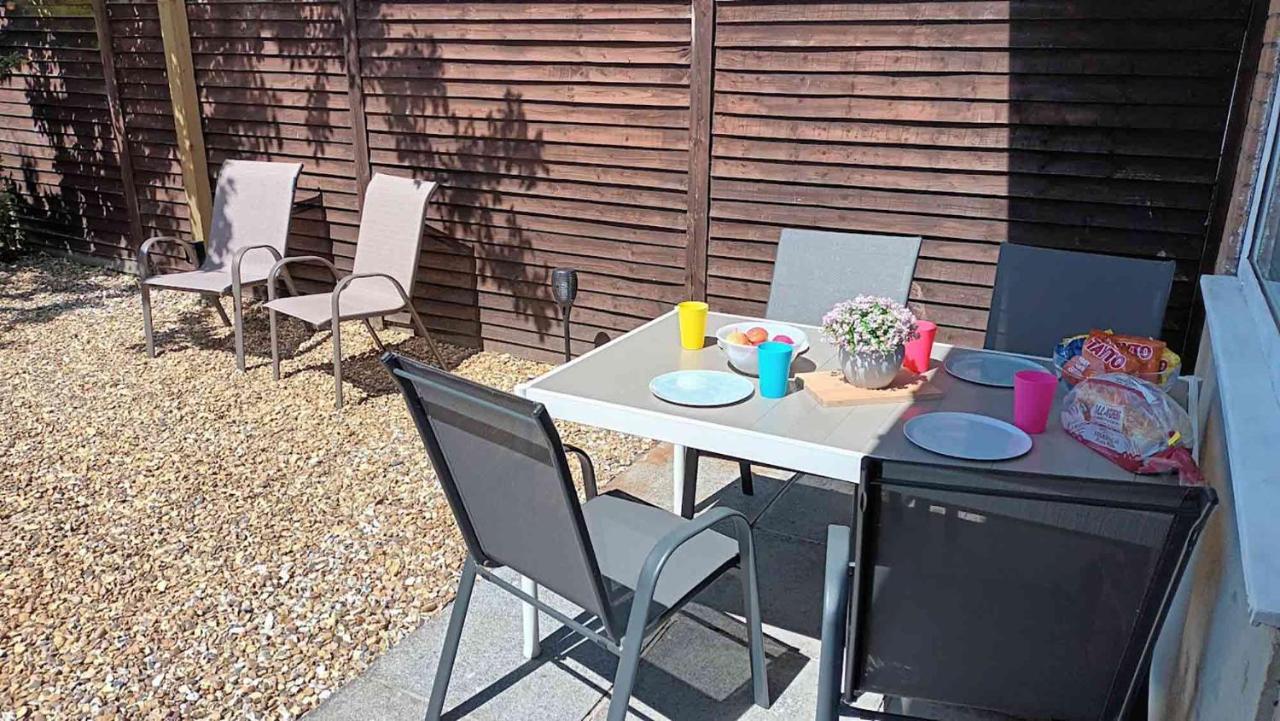 Elegant Home Mod Kitchen, Fast Wi-Fi, Free Parking Carrickfergus Exterior photo
